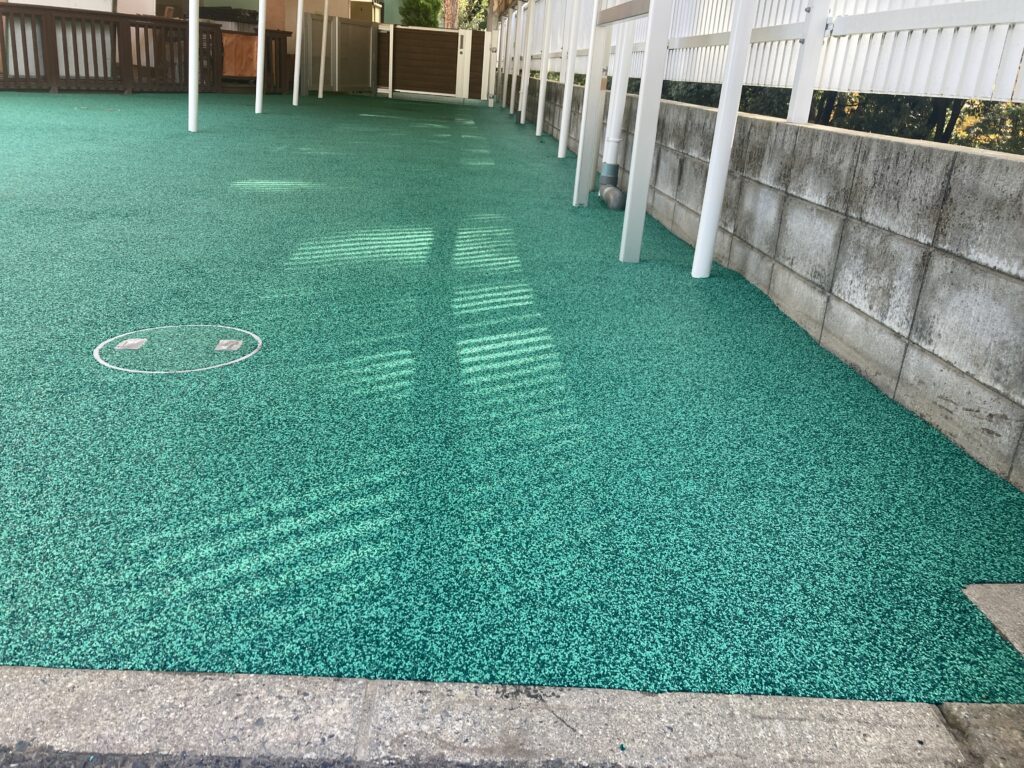 園庭ゴムチップ化